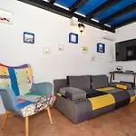 بيت للعطل Islander House With Pool تروغير