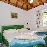 Semesterbostad Islander House With Pool *