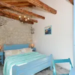 Islander House With Pool بيت للعطل