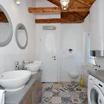 Islander House With Pool