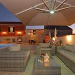 Islander House With Pool