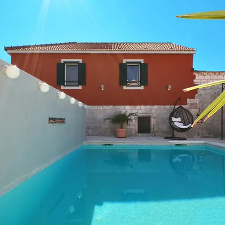 Islander House With Pool Feriehus Trogir
