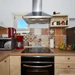 Дом отдыха Islander House With Pool