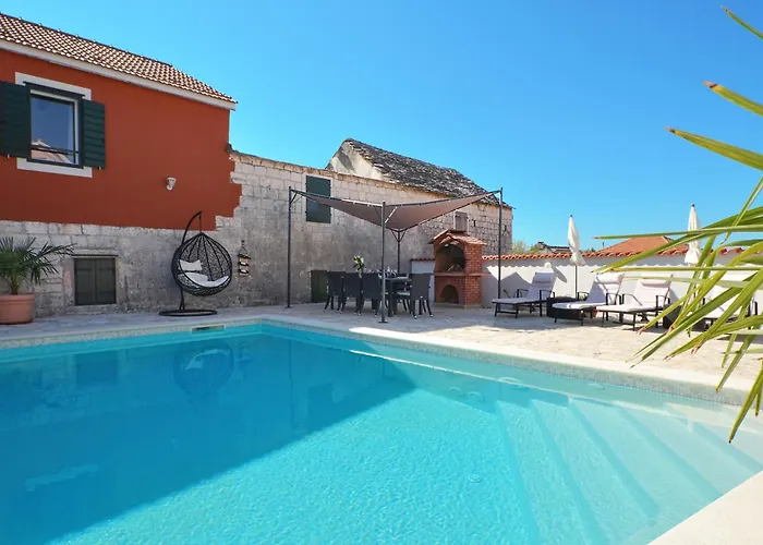 Islander House With Pool Holiday home *