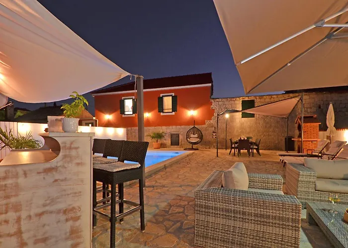 Islander House With Pool Holiday home *