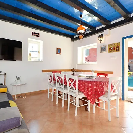 Islander House With Pool بيت للعطل تروغير