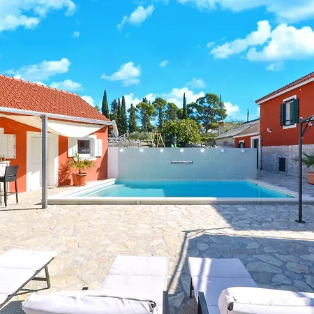 Islander House With Pool *