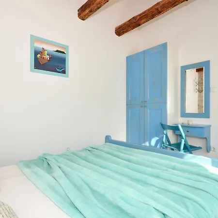 Islander House With Pool