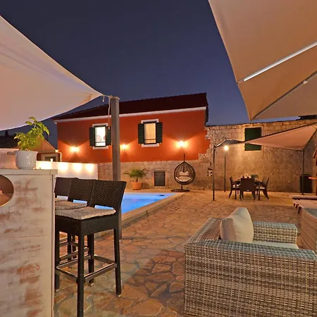 Islander House With Pool بيت للعطل *