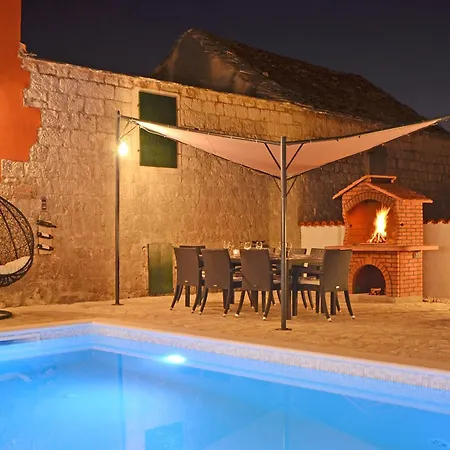 Islander House With Pool بيت للعطل تروغير