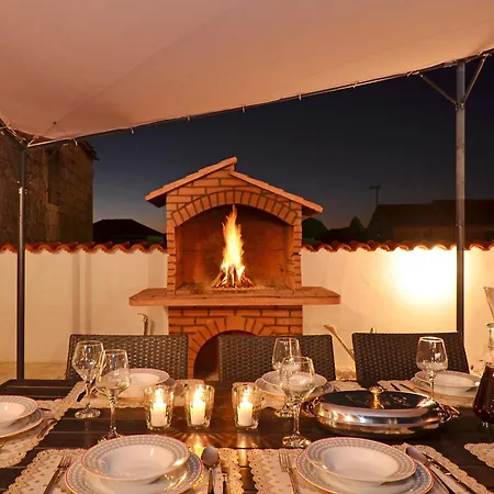 Islander House With Pool * تروغير