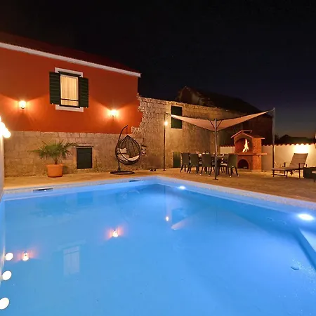 بيت للعطل Islander House With Pool *